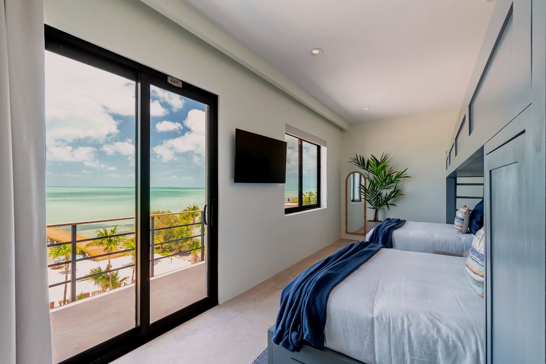 The Lagoon Bunk Room: two queens and two twins with its own television and the ocean view